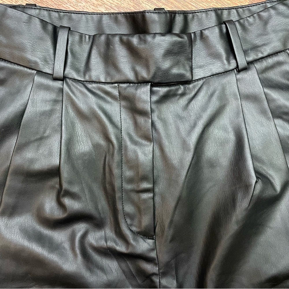 H&M Faux Leather Pleated Trousers - Picture 4 of 12